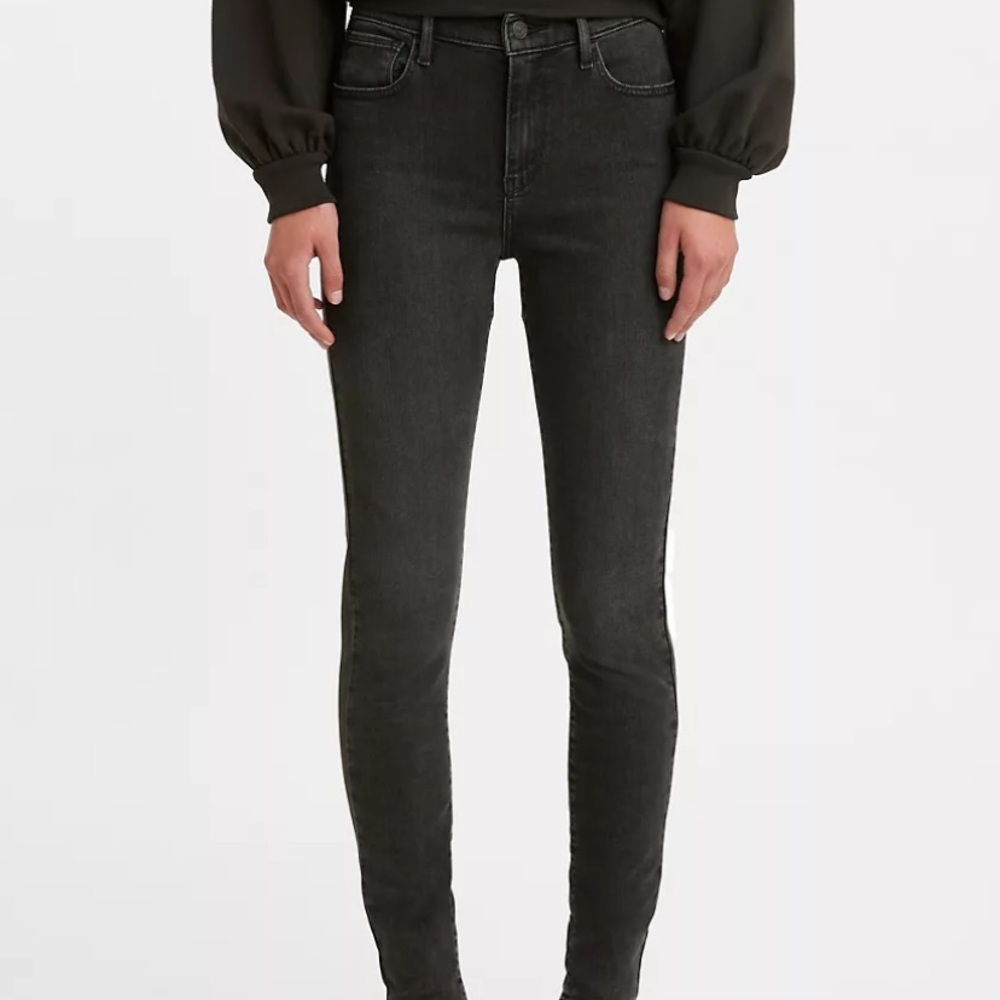 LEVI’S | 26 | high-rise super skinny black denim